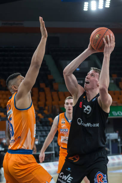 月俱乐部场 月俱乐部场